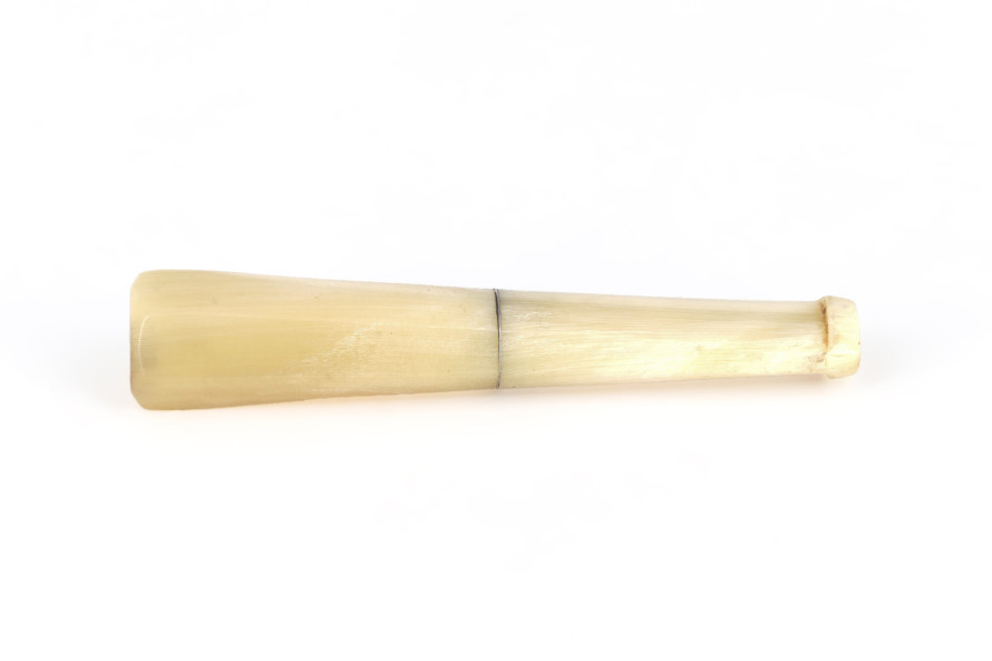 Horn cigarette holder for Slim cigarettes