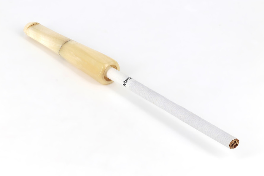 Horn cigarette holder for Slim cigarettes