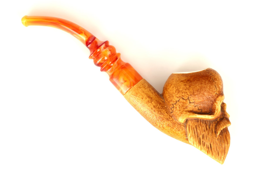 Pipe en écume de mer sculptée tête de mort avec barbe