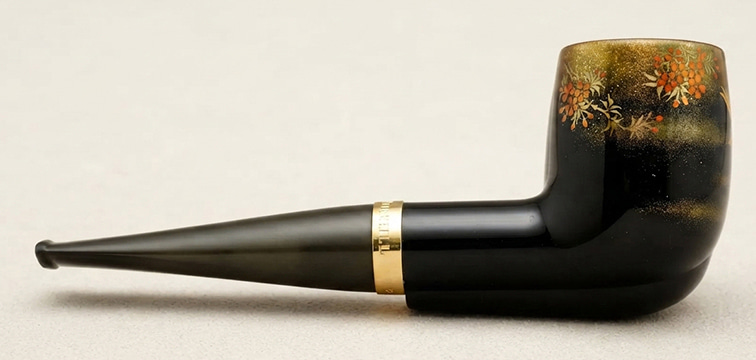 Le travail de la laque Maki-e sur une pipe Dunhill