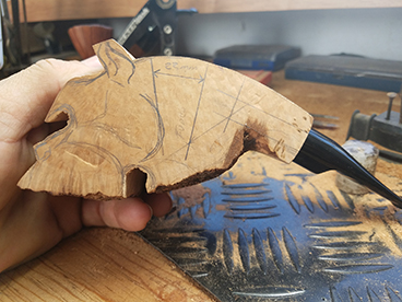 La fabrication d'une pipe sculptée par l'artisan Rafaël Arzuaga