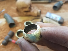 La bague en bronze utilisée pour la pipe de Rafael